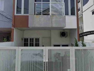 rumah mewah 2 lantai di cempaka putih tengah jakarta pusat