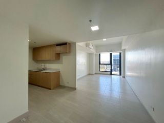 Rent-To-Own: Unfurnished 3 Bedroom unit in MidPark Towers, Aseana City near City of Dreams and Parqal