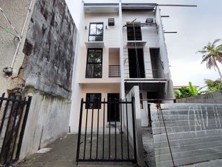 Amparo North Caloocan For Sale 3 Storey Townhouse For Sale 3 Bedrooms near MRT 7 RG