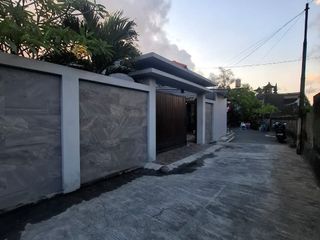 Dijual Rumah 1 Lantai Semi Furnished di Jl. Antasura, Denpasar, Bali