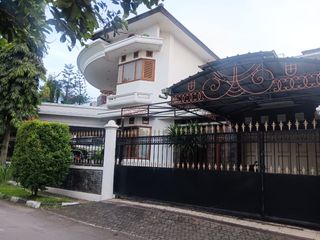 Di Jual Rumah Strategis Mewah di Antapani Bandung