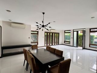 5 Bedroom House and Lot for Sale in Merville Park Subdivision Parañaque