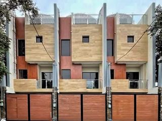 For Sale 3 Storey Townhouse w/ Roofdeck Located in Kamuning Quezon City RAS