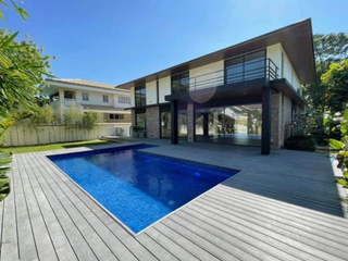 Tropical Modern House With Spacious Balconies And Swimming Pool