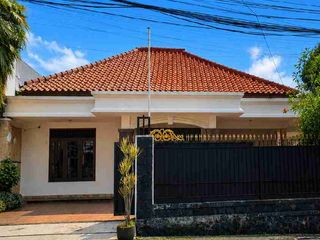 Rumah Disewakan Strategis Posisi Hook Pinggir Jalan Raya.