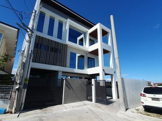 5BR Modern House and Lot in Princeton Heights Subdivision, Bacoor Cavite
