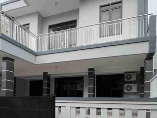 Rumah dalam cluster siap huni untuk hunian pribadi atau kantor di Bintaro