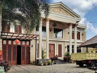 Rumah Mewah Model Eropa dan Gudang Besar Tepi RingRoad