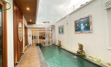 Villa Modern di Jantung Canggu, 15 Menit ke Pantai Batu Bolong