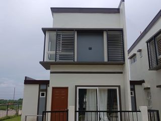 4.2M-FOR SALE 2 STOREY TOWNHOUSE (PREMIUM) w/ 3 BEDROOMS PLUS STAIR, HALLWAY & PORCH, LOCATED IN BRGY. PINAGKAWITAN LIPA CITY BATANGAS