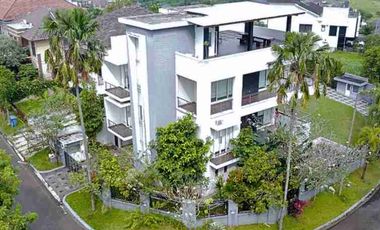 Harga Menarik! Rumah Eksklusif Hook 3 Lantai + Rooftop di Sentul | LT 1.272 m²