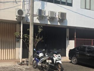 RUKO 3 LANTAI - DISEWA / DIJUAL PLAZA CIPUTAT