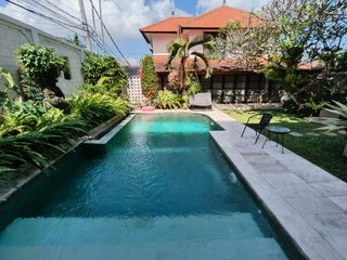 Disewakan Villa Fully Furnished Dekat Pantai Batu Belig & Petitenget