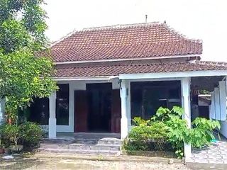 Di Jual Tanah Dan Bangunan Rumah Joglo Clasic dan Tanah Pekarangannya  di Blitar