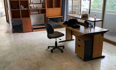 Apartment Grand Slipi Tower Luas 118m2 3+1 BR ada balkon. low floor semi furnish Jual Cepat