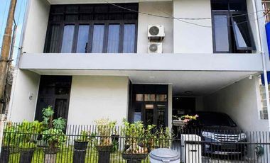 sektor 2 rumah sudah renovasi bagus terawat 4 kamar tidur siap huni