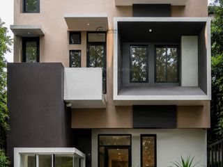 Jual Ruko 3 Lantai Siap Pakai dengan Bangunan 150 m² BTC 18673 GB