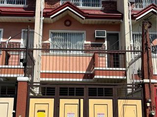 5BR Townhouse for Sale in Quezon City *Brgy East Kamias