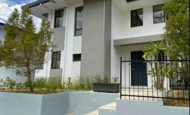 Corner 5BR Ready house in Parkway Nuvali