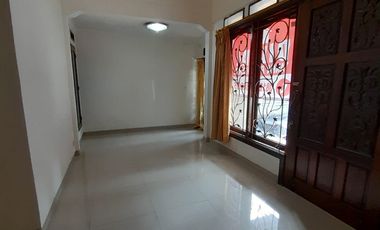 Jual Cepat Rumah Klasik di Pondok Indah Dekat PIM 2