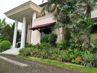 Dijual Rumah Classic Modern Style Ada Kolam Renang di Bukit Golf Pondok Indah, Jakarta Selatan