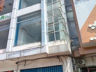 Disewakan Ruko Strategis 3 Lantai di Ringroad Utara Yogyakarta - Cocok untuk Bisnis