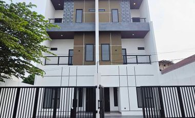 Rumah Baru 2 Unit - Harga Per Unit Rp 1,950M di Meruya Selatan Kavling DKI Jakarta Barat LT 100m² - 3 Lantai