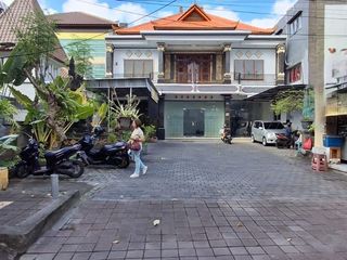 Disewakan gedung 2 lantai Lokasi Strategis di Renon