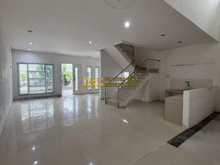 Disewakan Rumah 2,5 Tingkat di Komplek Mutiara Residence Jalan R.S. Haji