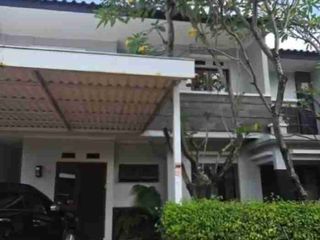 Dijual Rumah Kencana Loka selangkah dari tol Bsd