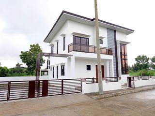 5-Bedroom House & Lot for Sale in Saddle & Clubs, Cavite City