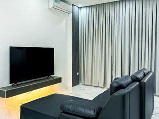 Luxurious Minimalist Townhouse with Private Balcony