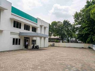 Rungkut Industri, Surabaya - Disewakan Gudang Loading Dock Siap Pakai.