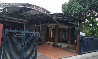 Di jual rumah megah ukuran yg luas dengan harga jual cepat Lokasi kampung dukuh Ciledug Sudimara selatan Tangerang kota