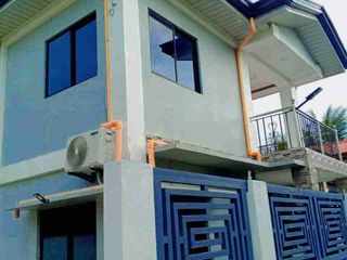 2 STOREY HOUSE AND LOT 150sq.mtr. LA, 250 sq.mtr..FA, 3 bedrooms,  2 T/B  CAN ACCOMODATE PARKING 2-3, CLEAN TITLE