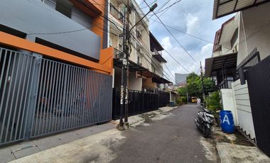 Rumah Baru Siap Huni Akses 2 Mobil di Tanjung Duren hanya 5 menit ke Mall Central Park