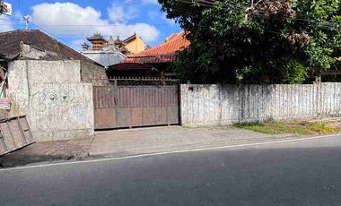 Di Jual Cepat Rumah 2Lt Lokasi Strategis Di Pusat Kota Denpasar, Jl Tukad Banyu Sari No. 32B, Desa Dauh Puri Kelod, Kec. Denpasar Barat, Kota Denpasar, Prov. Bali

Spesifikasi :

Kamar Tidur 6
Toilet 3
Dapur
Gudang
Carport
Halaman
LT 328 m2 
LB 301,2 m2
Lebar Depan 14 Meter
Legalitas SHM

Selling Point :
1 Menit menuju RS Prima Medika, Surya Husadha, dan RS Prof. dr. IGNG Ngoerah
2 Menit menuju Kampus UNUD Sudirman
5 Menit menuju Renon
Dekat fasilitas umum, sekolah, dan kantor
Harga 3,7 Miliar Nego