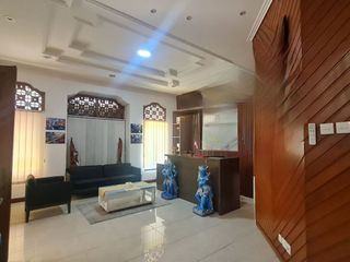 Gedung Cocok untuk kantor atau Cafe Disewakan, di Renon