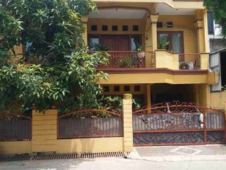 Dijual Rumah Dengan Kondisi Bangunan Bagus Dan Kokoh Dalam Komplek Perumahan Di Bintara. Kota Bekasi