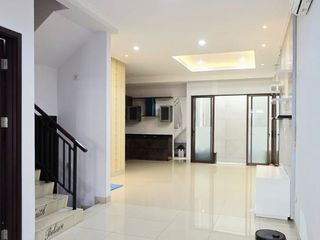 Dijual Rumah Greenlake Tangerang, Uk 6x18, 4KT, 3KM, Semi Furnished, SHM