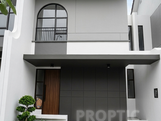 Rumah 2 Lantai Citraland Kedamean - RM206APD