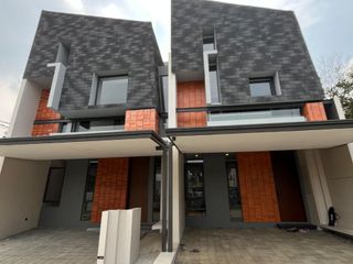 Rumah 3 lantai di Matoa Jagakarsa Jakarta selatan Cicilan 8 jt an