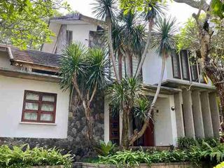 Dijual rumah dengan nuansa Vila nyaman dan asri di Cirendeu