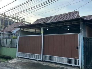 Dijual rumah siap huni di komplek yang aman dan tenang di Jl. H. Mencong, Paninggilan Utara, Kecamatan Ciledug, Kota Tangerang
