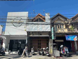 RUKO 2 LANTAI LOKASI STRATEGIS DI JL. GUNUNG  TANGKUBAN PERAHU ,KEROBOKAN - KUTA UTARA, BADUNG
Spesifikasi :

LT : 93m²
LB : 150m²
Lantai : 2
Listrik 2200kwh
PDAM
Jalan 5 Meter

Selling Point :
Dekat Pasar
Dekat Lapas Kerobokan
Dekat SD 3 Kerobokan Kelod

Harga Rp 2,2 Milyar Nego

DP Mulai 10%
Cash/Credit
