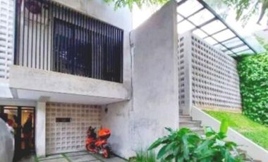 Dijual Cepat Rumah/Villa di Area Senopati Kebayoran Baru Jakarta Selatan Std654