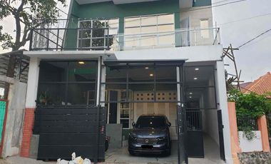 Rumah di Kebon Jeruk sekaligus Kost 6 pintu Bagus luas