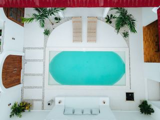 Brand New Mediterranean Villa, Walking distance to the Beach
