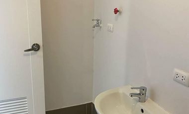 Circulo Verde, Avila South Tower Unit 18th Floor Unfurnished with aircon only Studio Type - 25 sq.m for rent lease sale