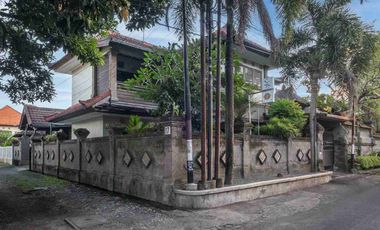 For sale rumah 300m2 2 lantai jaya giri renon 5KT+3KM Garasi 3 mobil 4,6M